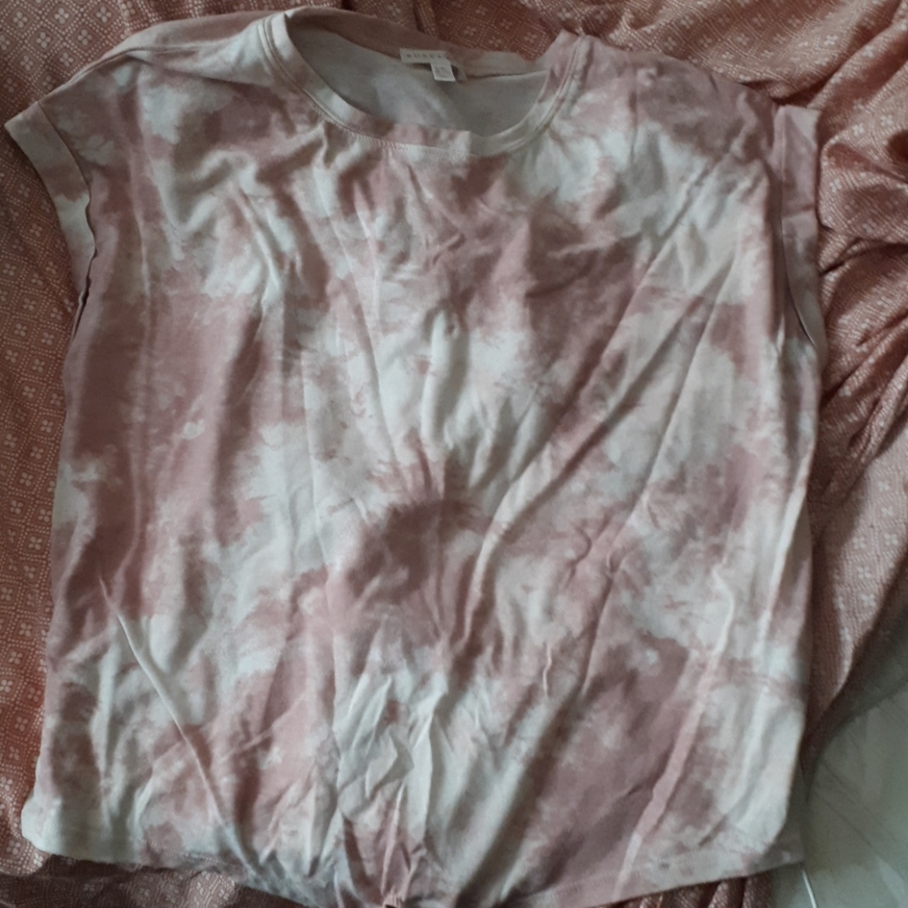 A shirt with white and pink